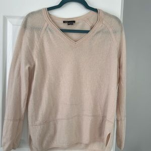Vince cashmere pale pink, V neck sweater